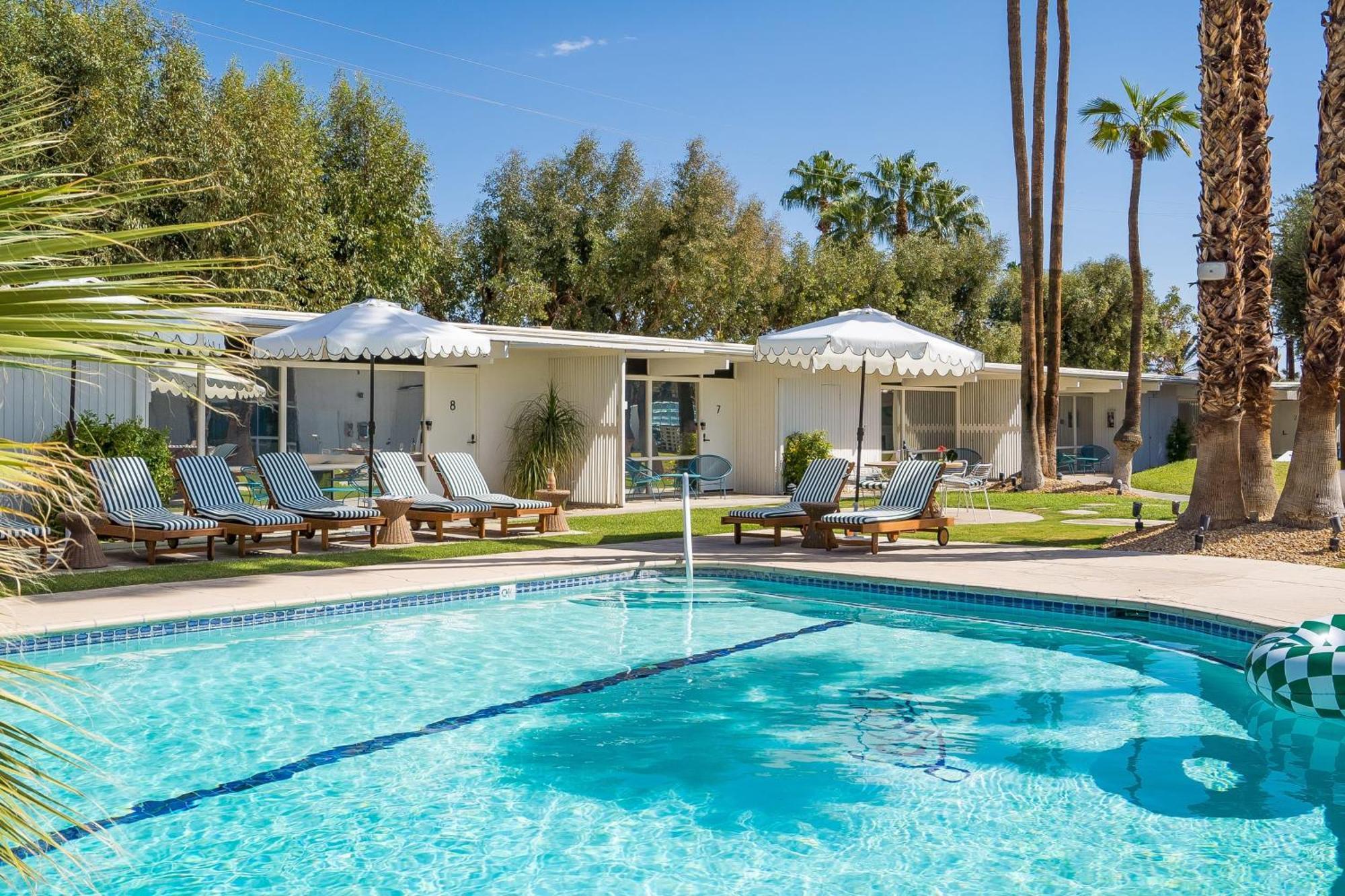 Monkey Tree Hotel By Avantstay Stylish Hotel In Palm Springs W Pool Экстерьер фото