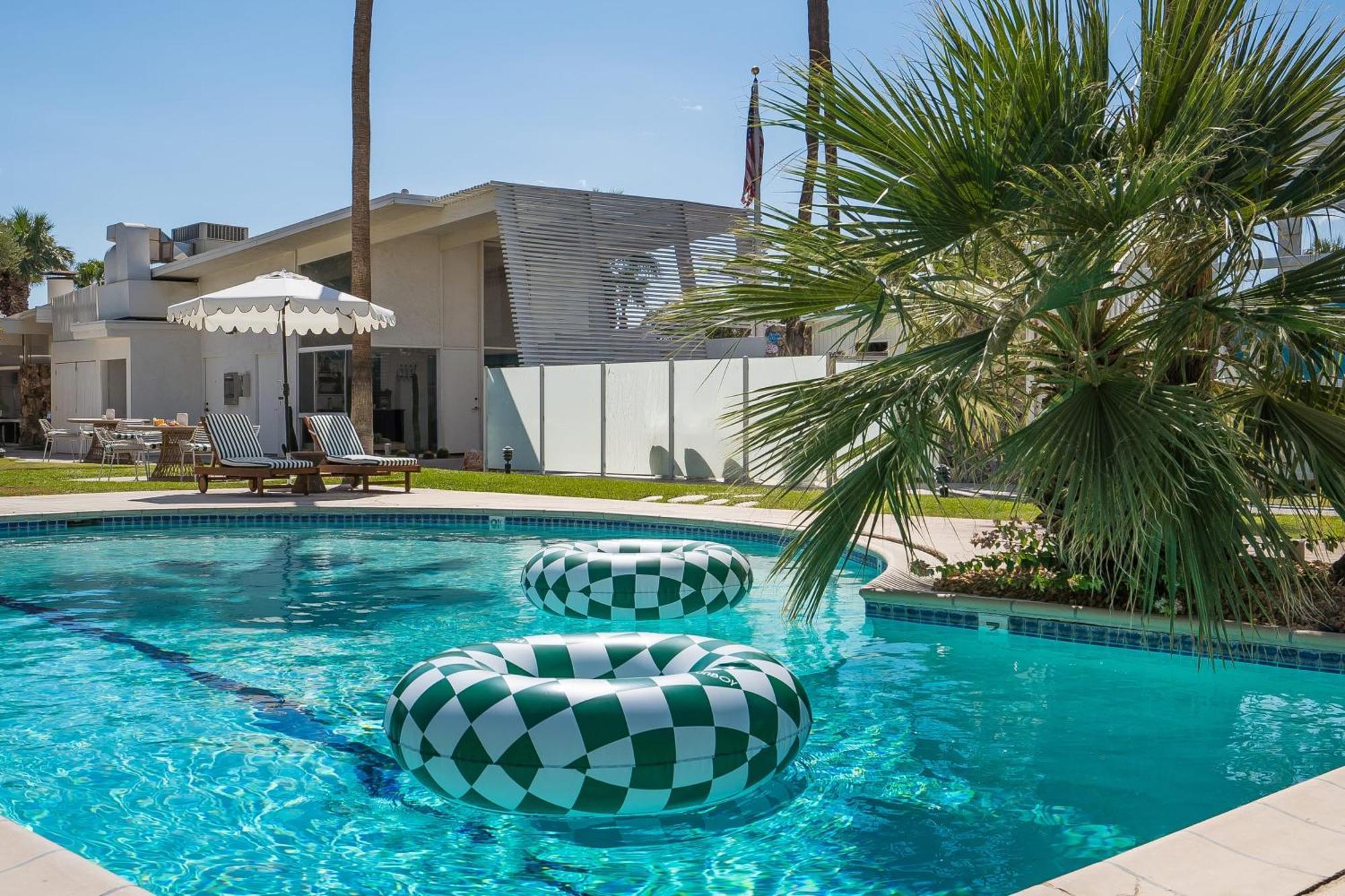 Monkey Tree Hotel By Avantstay Stylish Hotel In Palm Springs W Pool Экстерьер фото