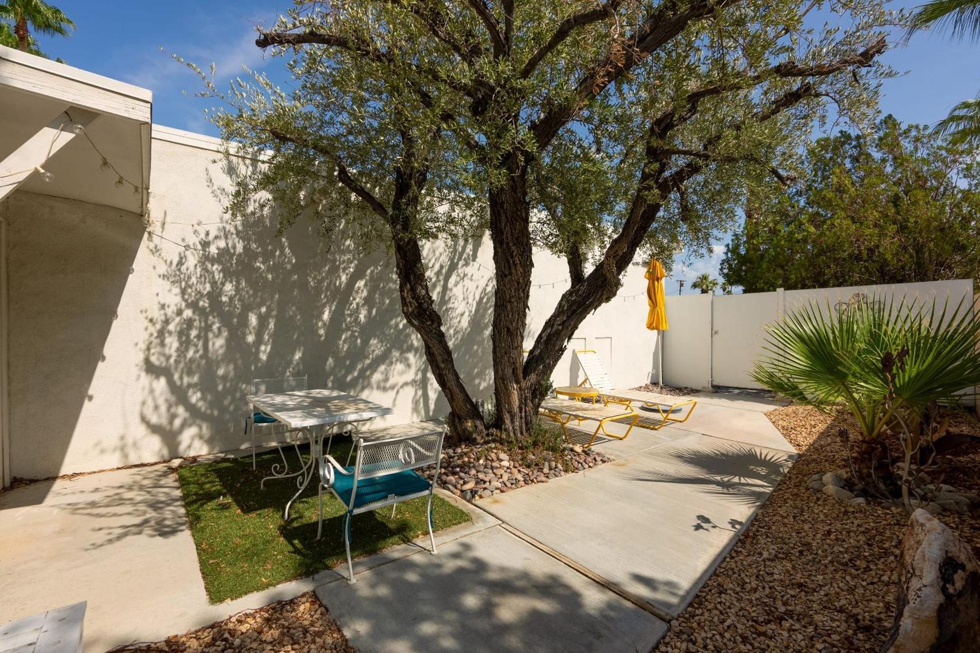 Monkey Tree Hotel By Avantstay Stylish Hotel In Palm Springs W Pool Экстерьер фото